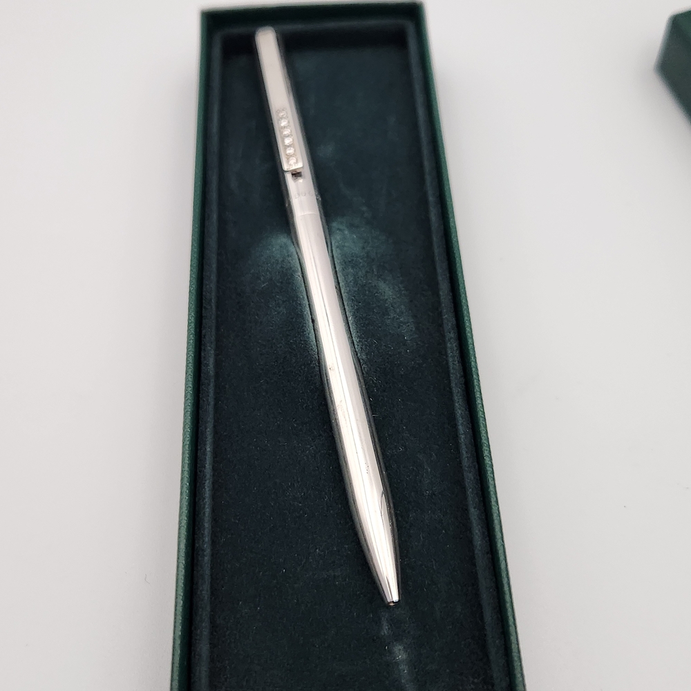 Sleek Green Rectangular Box - image 3